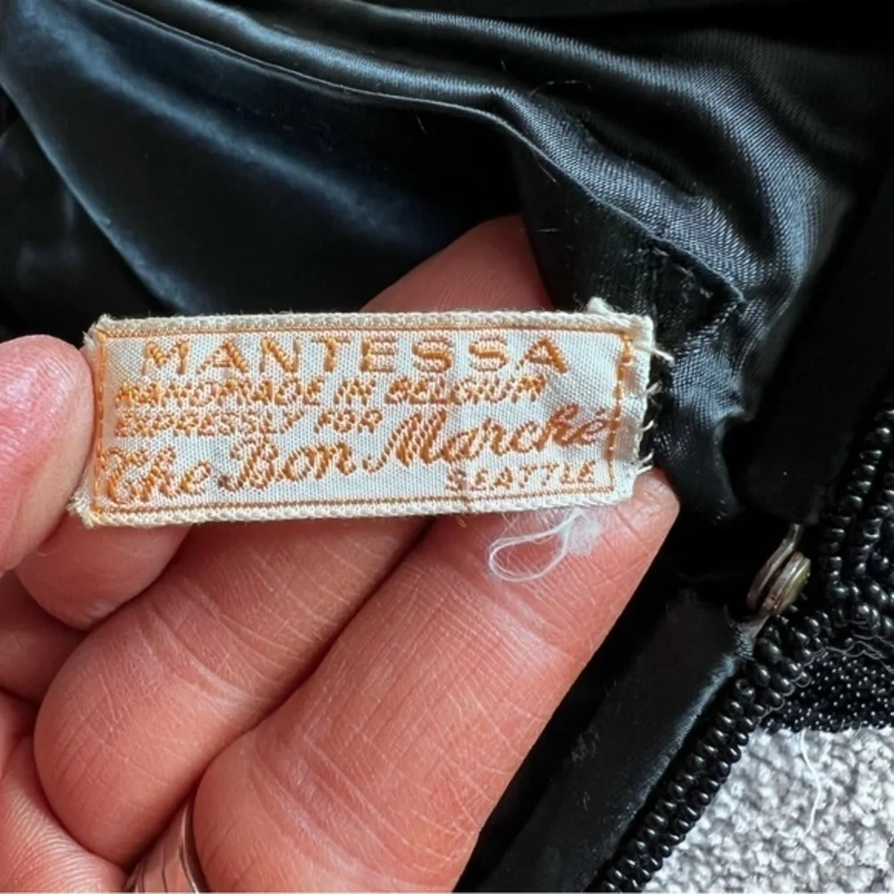 💚Vintage Mantessa hand beaded small clutch
